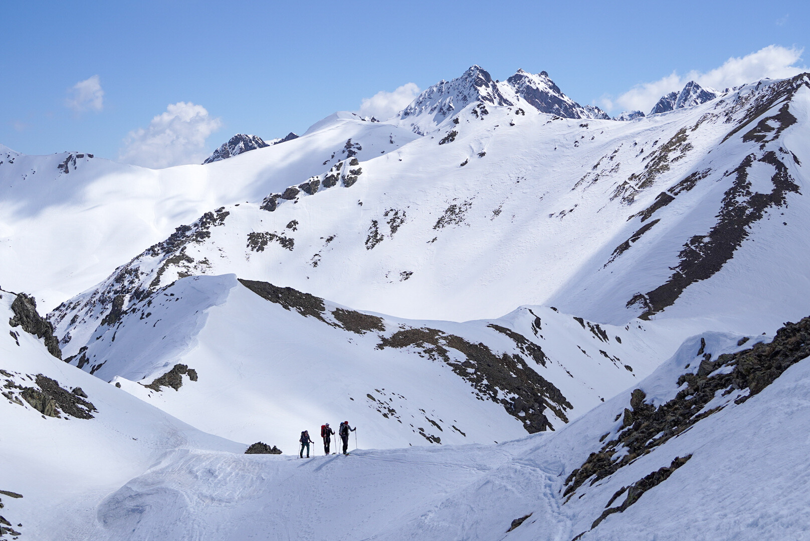 crête effilée sous un ciel changeant, massif entre Argentera et Ubaye