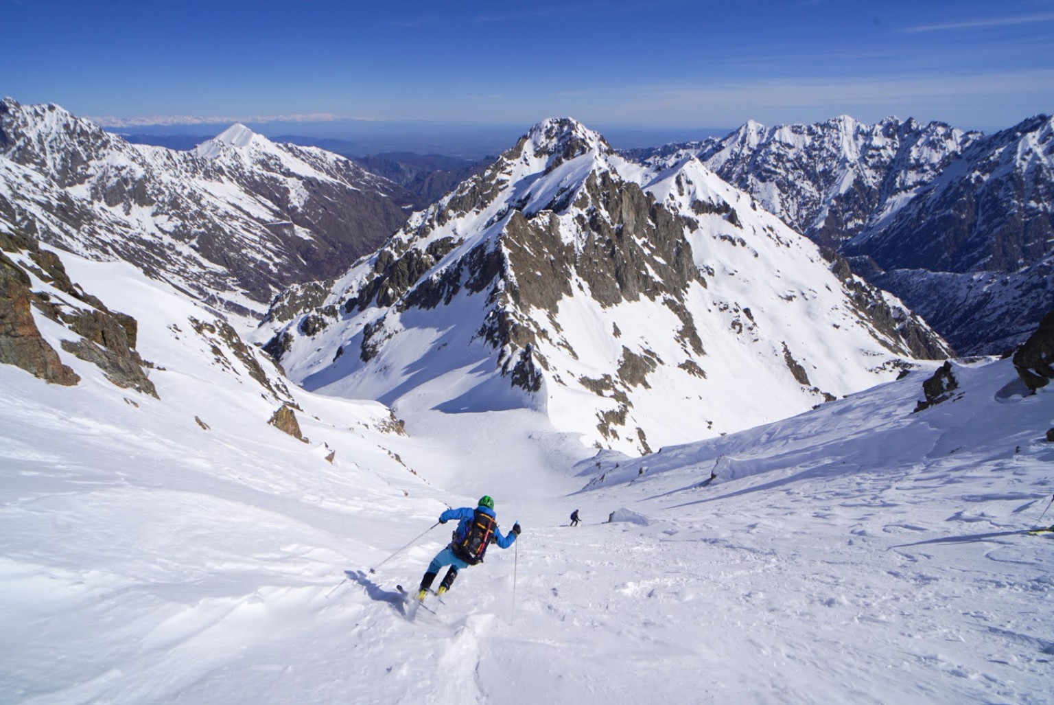 Descente à ski de randonnée dans le massif de l'Argentera