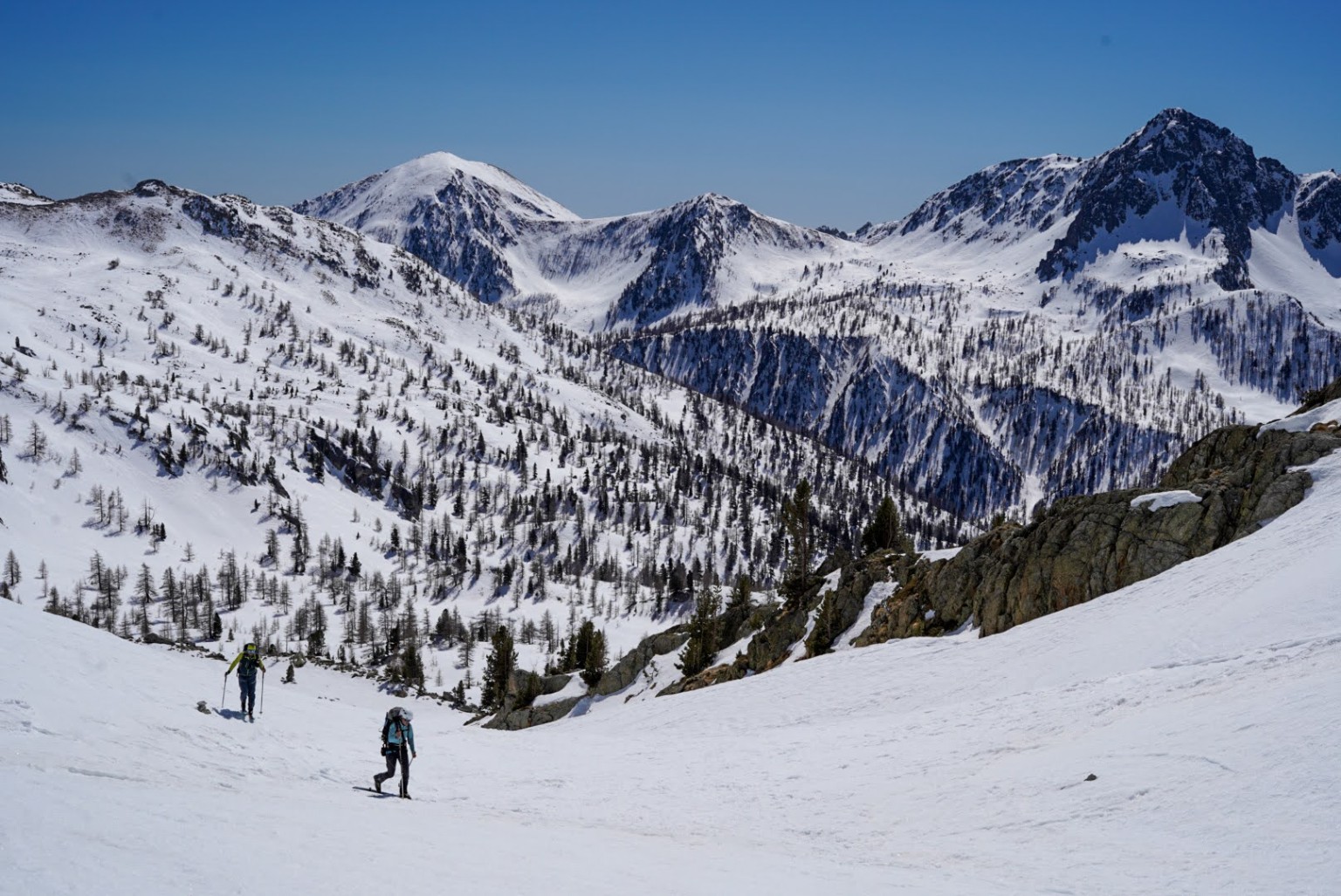 Paysage alpin pendant la traversée à ski du Mercantour