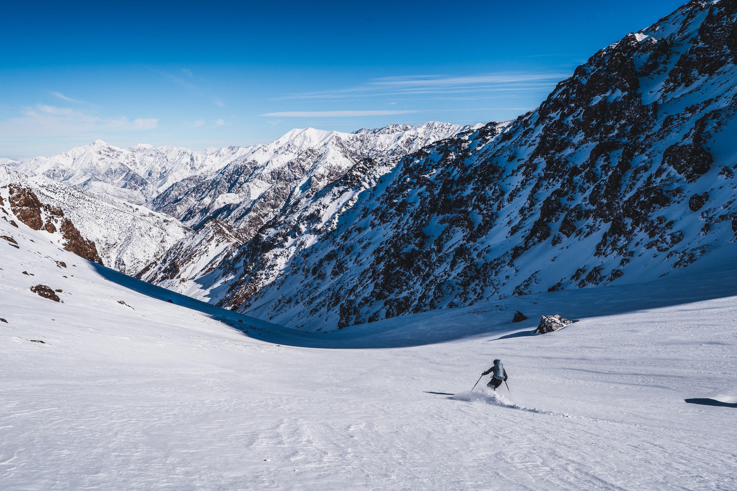 Cretes et descente en neige dans le massif du Toubkal, Haut Atlas marocain