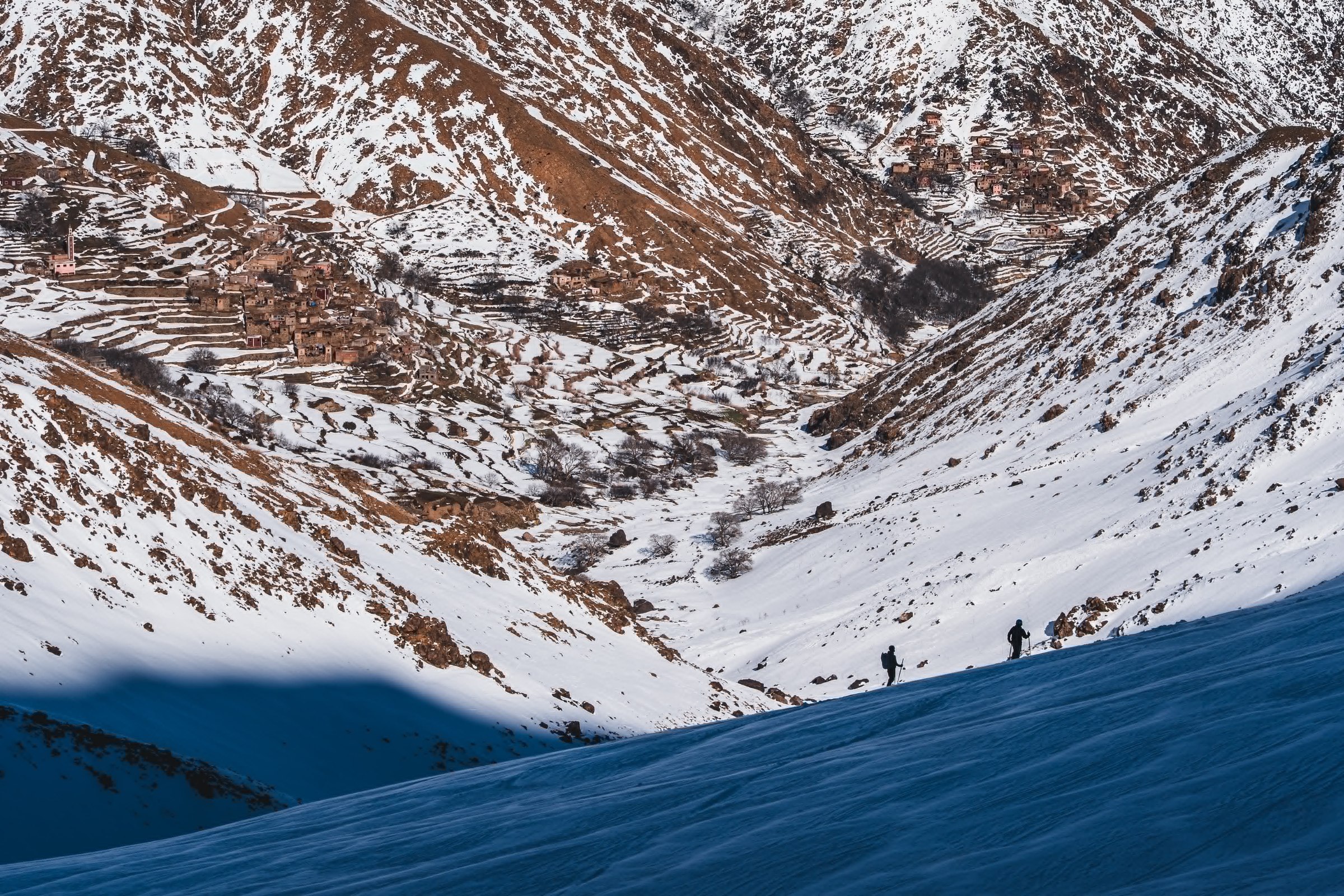 Cretes et descente en neige dans le massif du Toubkal, Haut Atlas marocain