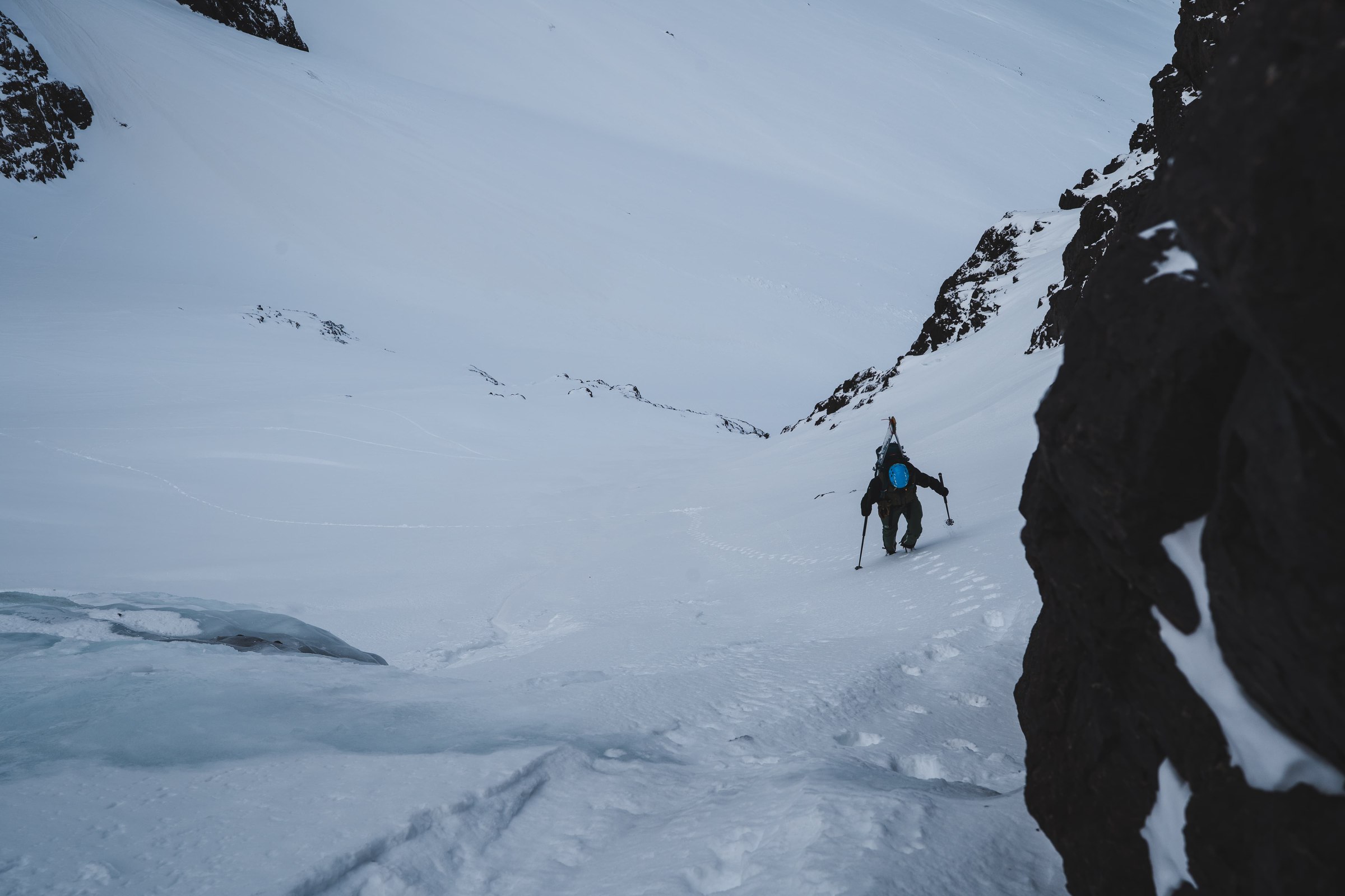 Montee vers les hautes pentes dans le massif du Toubkal, Haut Atlas marocain
