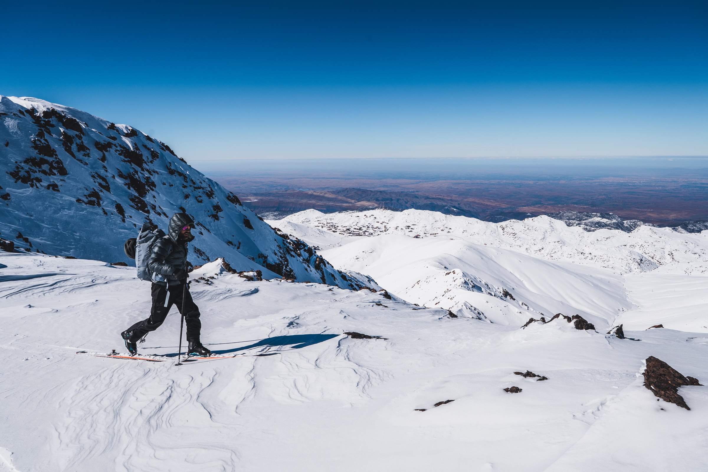 Ski de randonnee et paysage d altitude dans le massif du Toubkal, Haut Atlas marocain