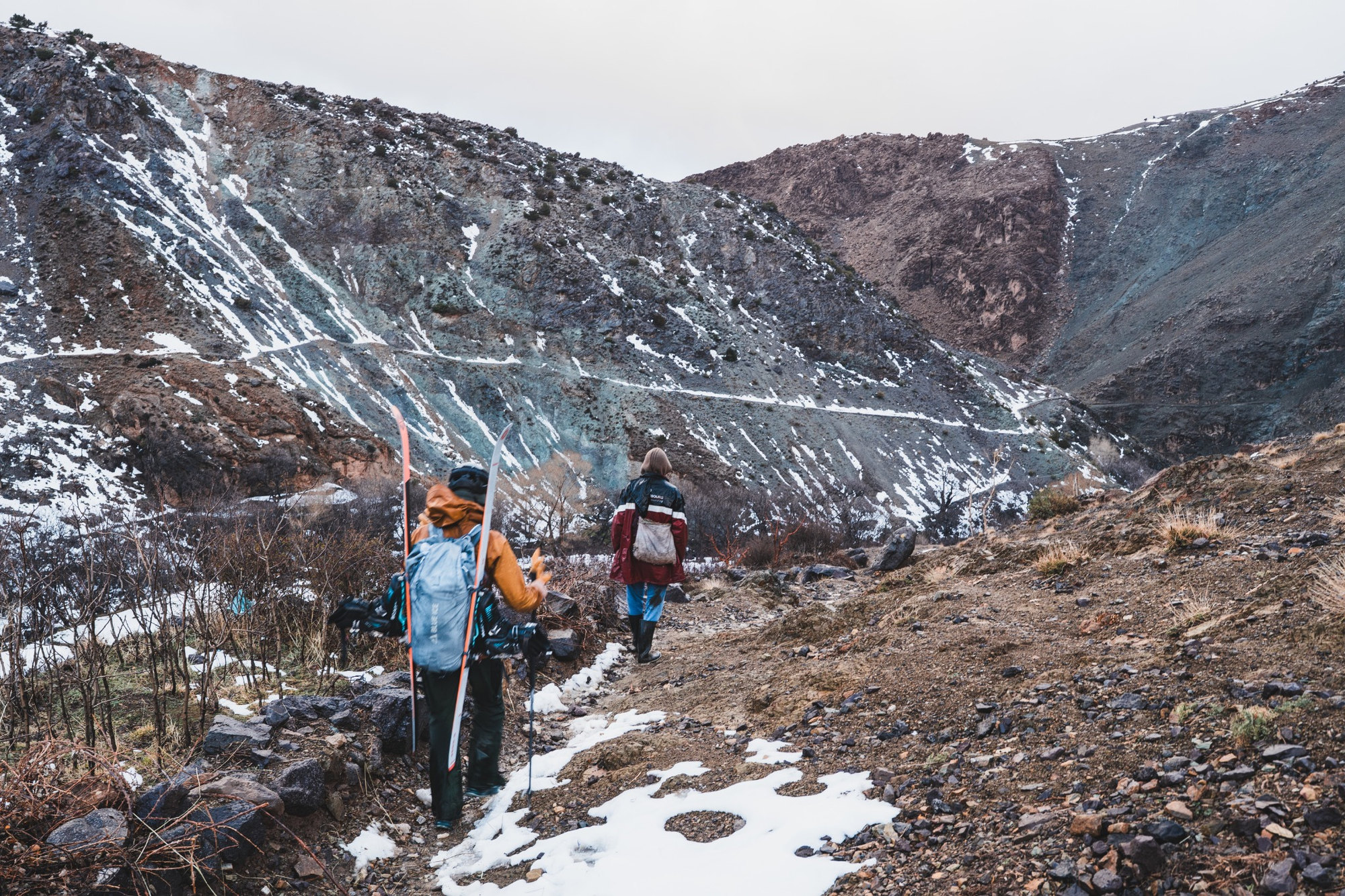 Traversée à ski de randonnée dans une vallée berbère, Haut Atlas marocain