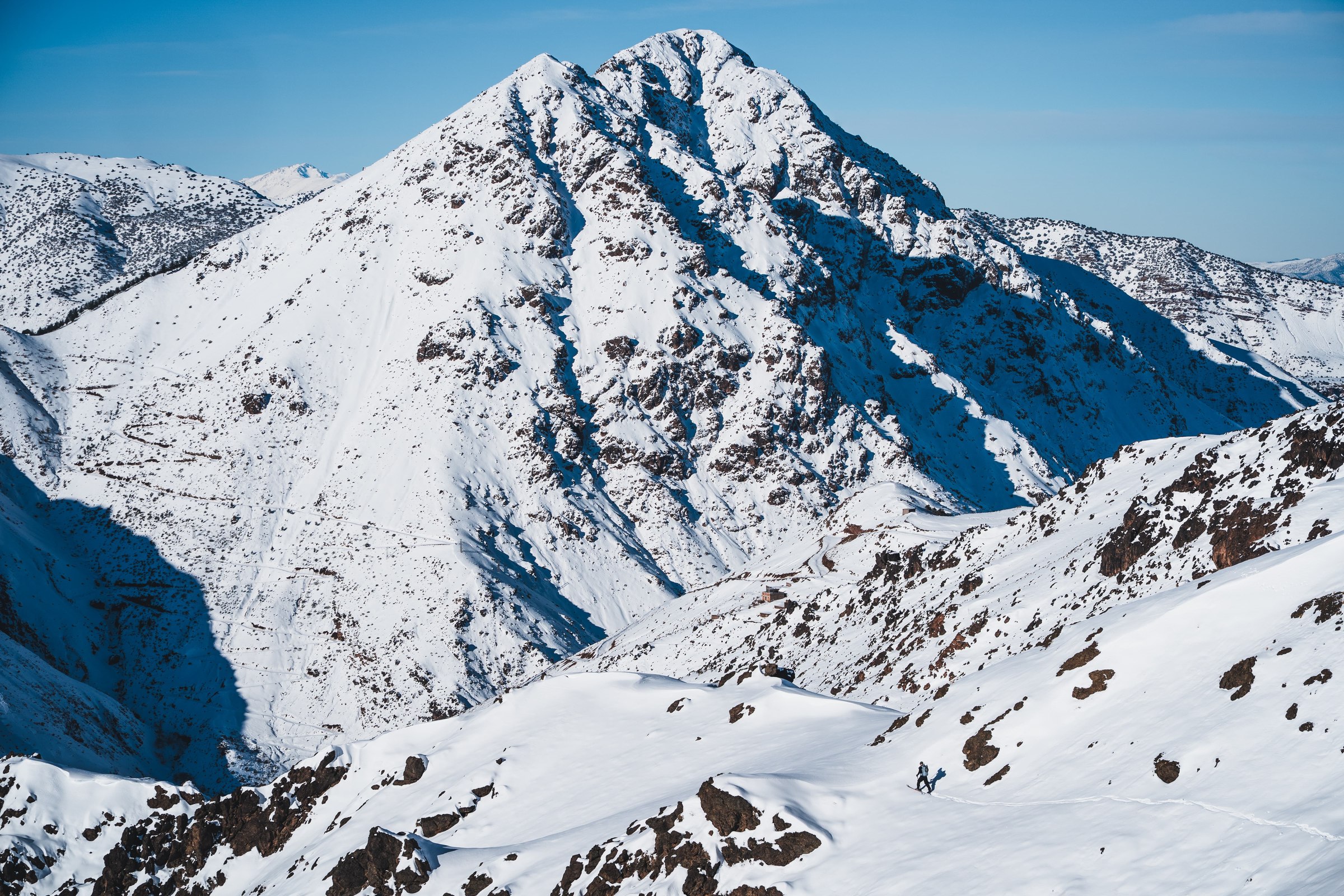 Vallee et pentes du haut atlas dans le massif du Toubkal, Haut Atlas marocain