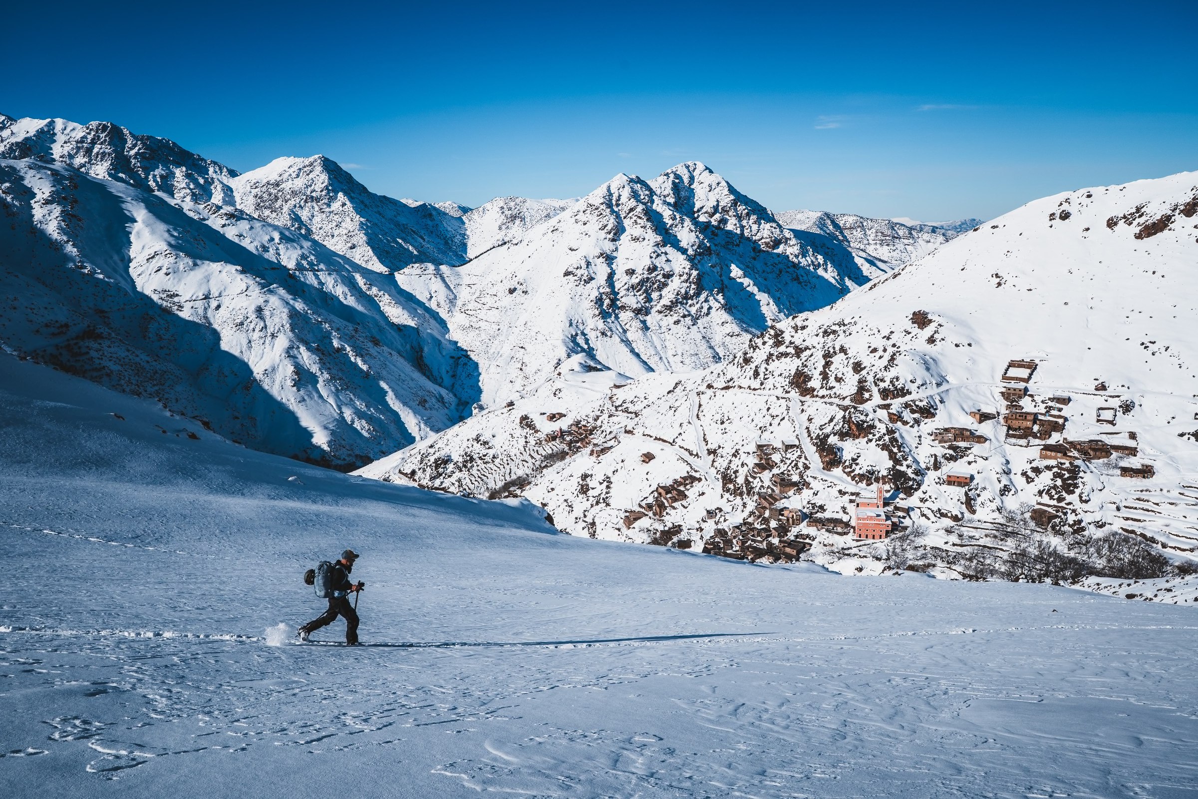 Vallee et pentes du haut atlas dans le massif du Toubkal, Haut Atlas marocain