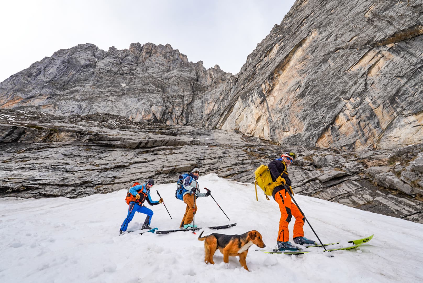 Ski de randonnée dans les Prokletije, sur la ligne de crête entre Albanie, Monténégro et Kosovo.