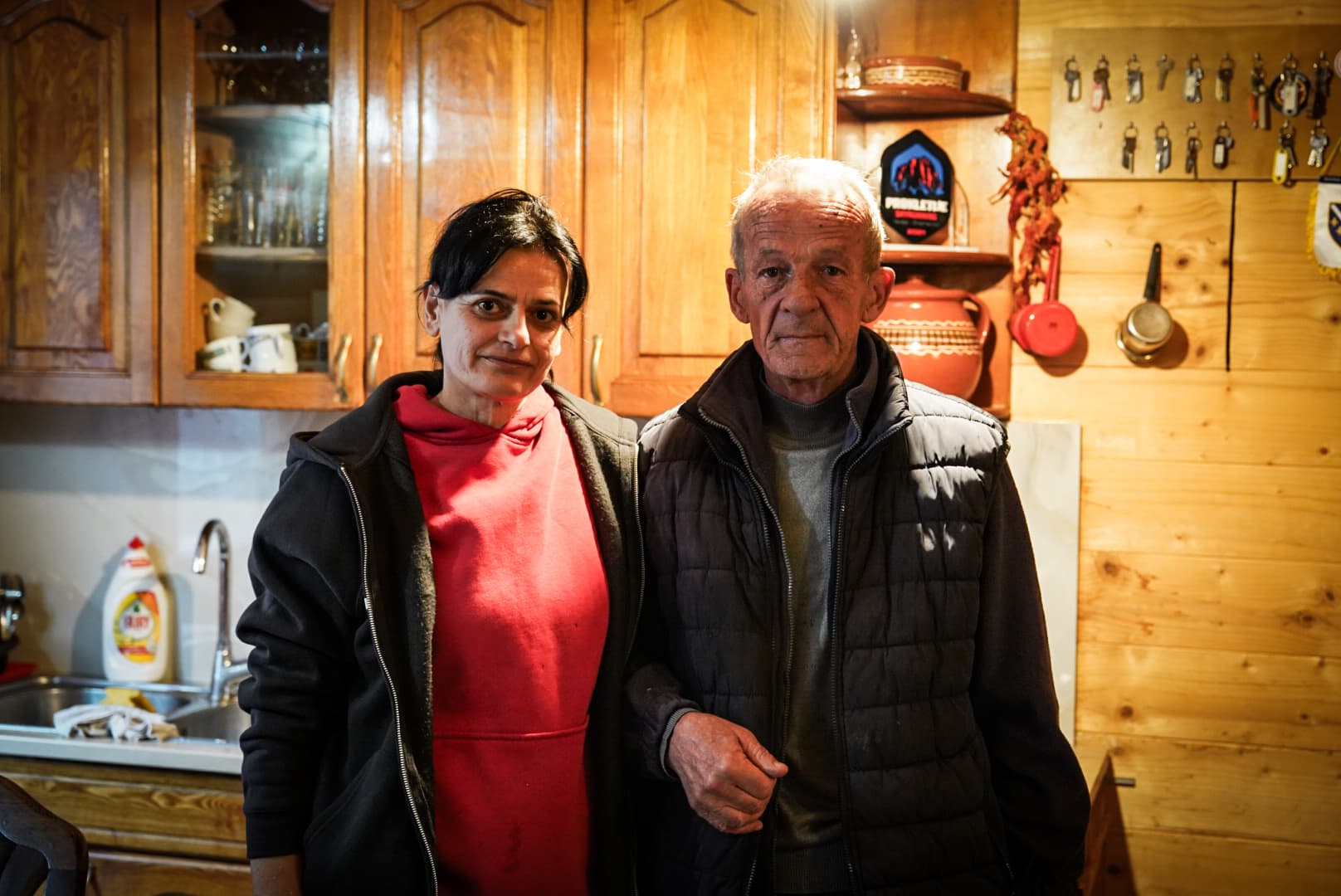 Scène de voyage pendant la traversée à ski des Prokletije, dans les Balkans.